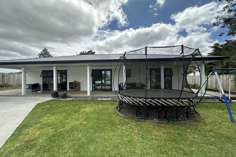Photo of property in 4a View Road, Hikurangi, 0114