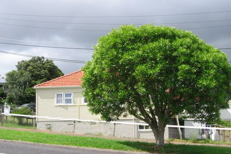 Photo of property in 2 Beatrix Street, Avondale, Auckland, 1026
