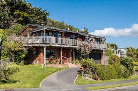 Photo of property in 10 The Crowsnest, Whitby, Porirua, 5024