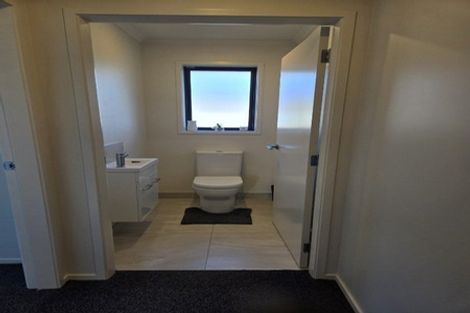 Photo of property in 9 Te Piriti Road, One Tree Point, 0118