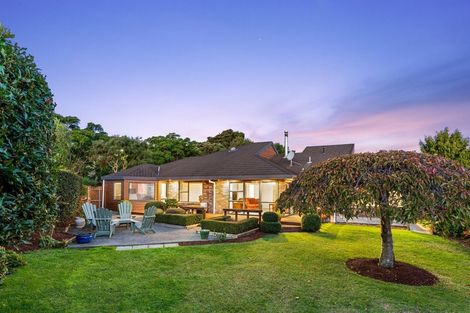 Photo of property in 2 Rosebank Grove, Waikanae, 5036