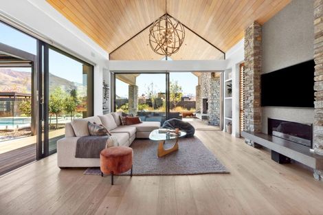 Photo of property in 14 Deans Drive, Wanaka, 9305