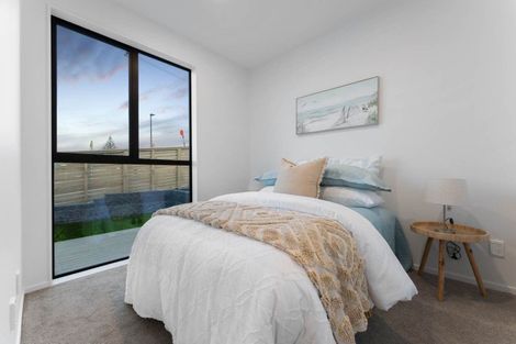 Photo of property in 18 Papai Lane, Massey, Auckland, 0614