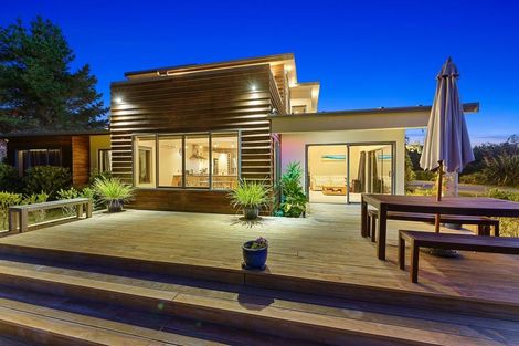 Photo of property in 24 Raukawa Road, Peka Peka, Waikanae, 5391