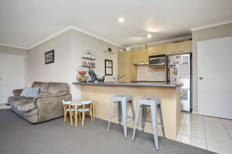 Photo of property in 16 Stellata Court, Randwick Park, Auckland, 2105