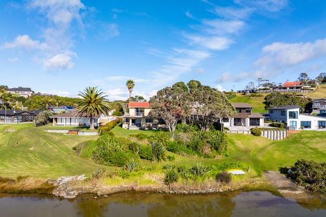 Photo of property in 16 Riverview Place, Waipu, 0582