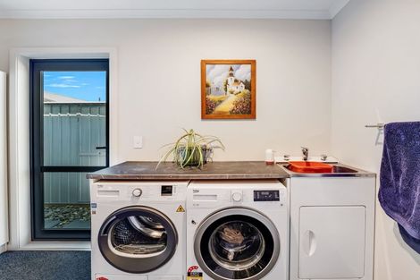 Photo of property in 8 Ash Close, Levin, 5510