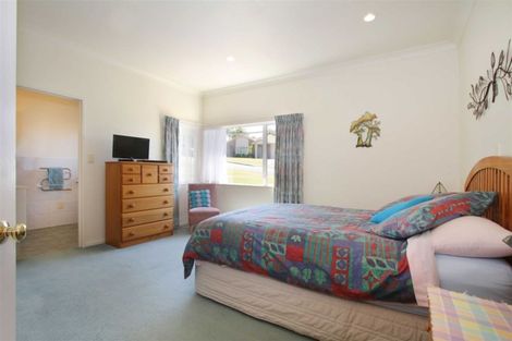 Photo of property in 22 Bluebird Crescent, Unsworth Heights, Auckland, 0632