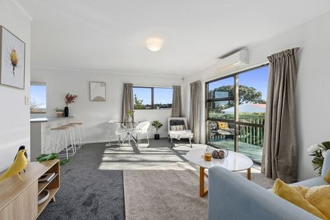 Photo of property in 4/448 Glenfield Road, Glenfield, Auckland, 0629