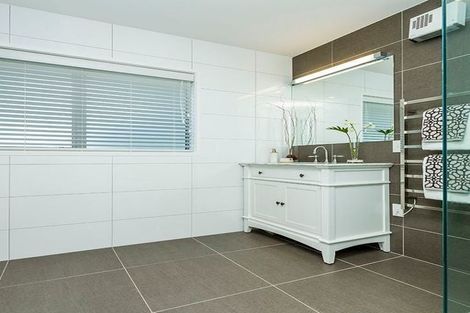 Photo of property in 1/2 Ocean View Road, Milford, Auckland, 0620