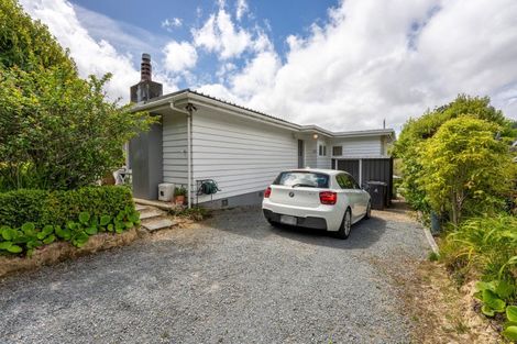 Photo of property in 33 Jocelyn Crescent, Pinehaven, Upper Hutt, 5019
