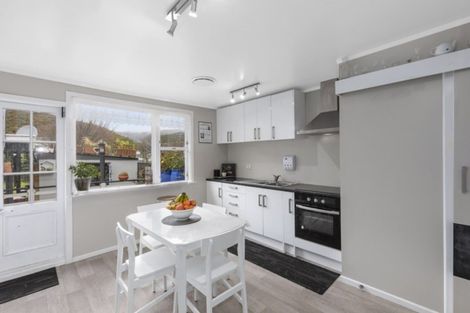 Photo of property in 393 Cambridge Terrace, Naenae, Lower Hutt, 5011