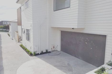 Photo of property in 16 Takutai Avenue, Bucklands Beach, Auckland, 2012