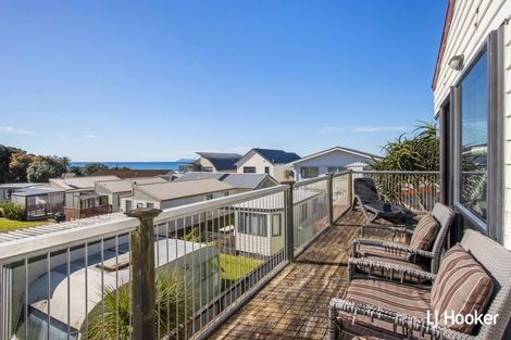 Photo of property in 28 Ocean View Road, Waihi Beach, 3611