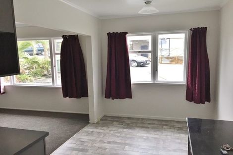 Photo of property in 10 Christmas Road, Manurewa, Auckland, 2102