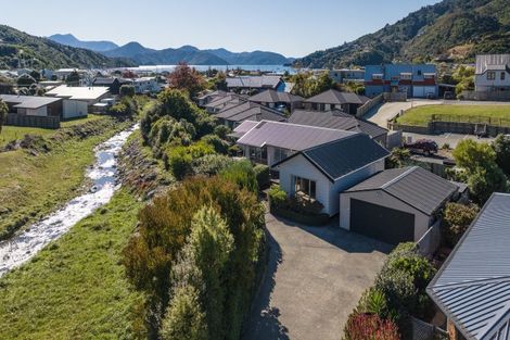 Photo of property in 21 Captains Close, Waikawa, Picton, 7220