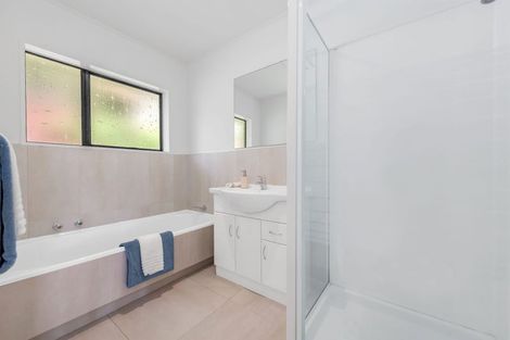 Photo of property in 1/48 Highland Park Drive, Highland Park, Auckland, 2010