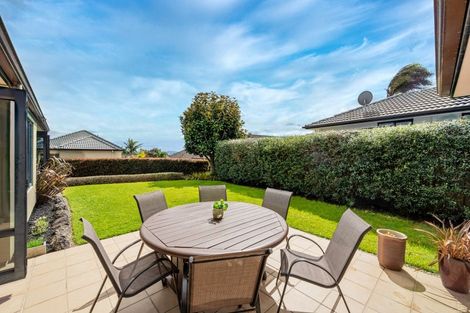Photo of property in 27 Lansell Drive, East Tamaki Heights, Auckland, 2016