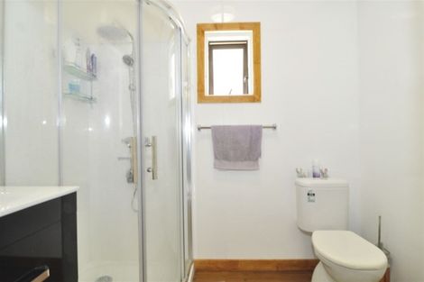 Photo of property in 2a Bamboo Grove, Kelston, Auckland, 0602