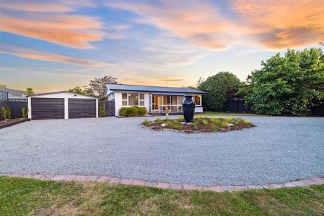 Photo of property in 100 Avondale Road, Avondale, Christchurch, 8061