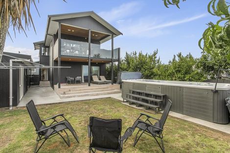 Photo of property in 18 House Avenue, Mangere Bridge, Auckland, 2022