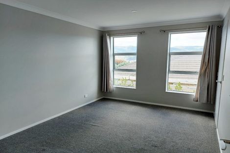 Photo of property in 31 Percy Kinsman Crescent, Riverstone Terraces, Upper Hutt, 5018
