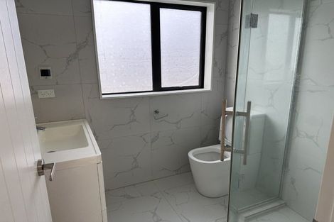 Photo of property in 3b Crystal Avenue, Glendene, Auckland, 0602