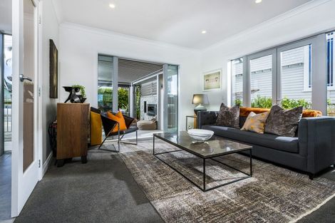 Photo of property in 17 Ocean View Road, Milford, Auckland, 0620