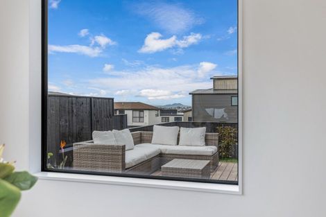 Photo of property in 5 Makumaku Place, Long Bay, Auckland, 0630