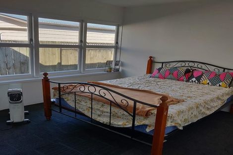 Photo of property in 118a Hutchinson Avenue, New Lynn, Auckland, 0600