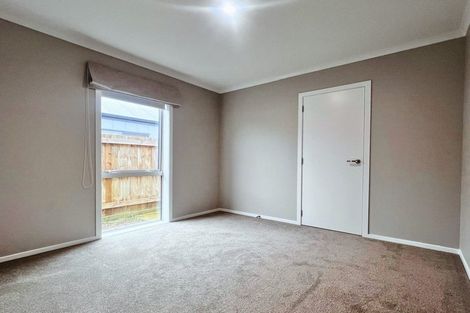 Photo of property in 16 Koru Loop, Paraparaumu, 5032