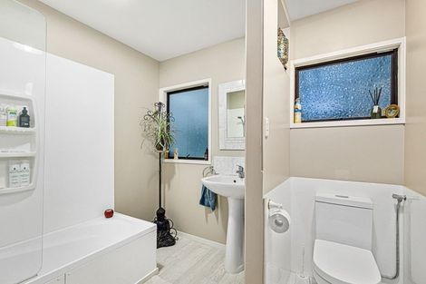 Photo of property in 12 Peterhouse Place, West Harbour, Auckland, 0618