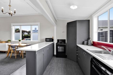 Photo of property in 5 Disraeli Street, Hawera, 4610