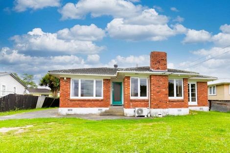 Photo of property in 17 Sutton Crescent, Papakura, 2110