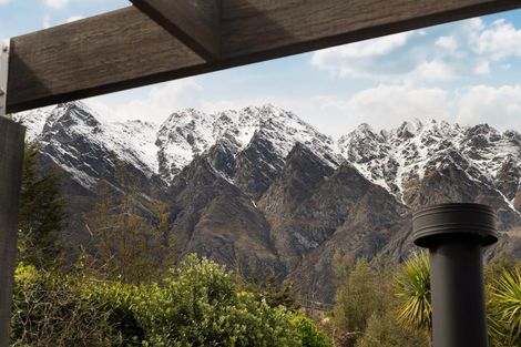 Photo of property in 2 Reading Court, Jacks Point, Queenstown, 9371