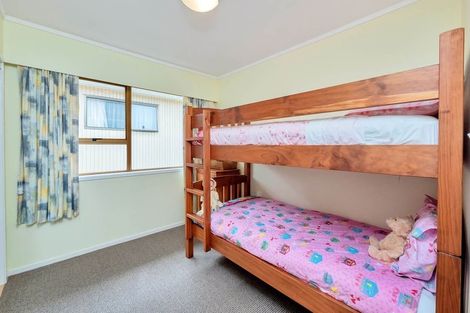 Photo of property in 11 Robin Lane, Browns Bay, Auckland, 0630