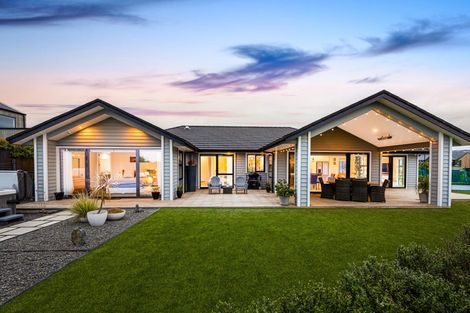 Photo of property in 22 William Blake Way, Riverhead, 0820