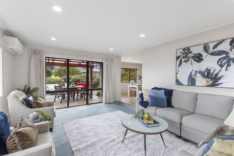 Photo of property in 14 West Fairway, Golflands, Auckland, 2013