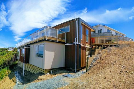 Photo of property in 6b Sunhaven Drive, Newlands, Wellington, 6037