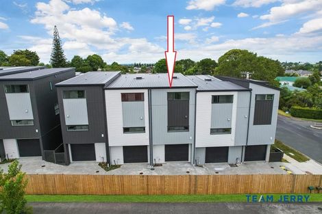 Photo of property in 3/26 Buscomb Avenue, Henderson, Auckland, 0610