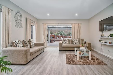 Photo of property in 11 San Casello Rise, Henderson, Auckland, 0612