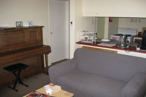 Photo of property in 2/219 Grant Road, Thorndon, Wellington, 6011