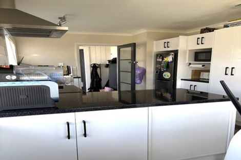 Photo of property in 2 Selwyn Street, Levin, 5510