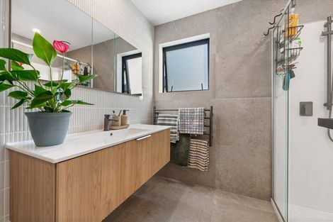 Photo of property in 3/111 Hobsonville Road, West Harbour, Auckland, 0618