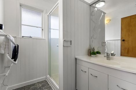 Photo of property in 5 Fairclough Road, Beach Haven, Auckland, 0626