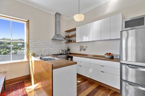 Photo of property in 19 Kopiko Way, Brooklyn, Wellington, 6021