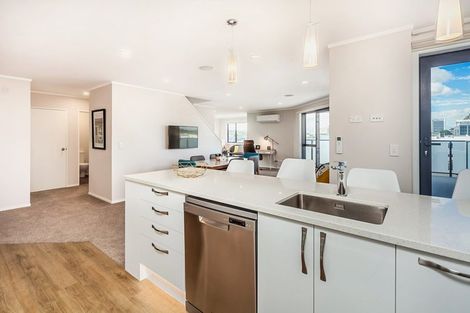 Photo of property in 12/11 Jack Conway Avenue, Manukau, Auckland, 2104