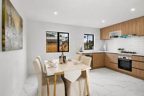 Photo of property in 21c Kingdale Road, Henderson, Auckland, 0610