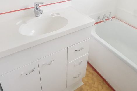 Photo of property in 10b Sharivari Place, Conifer Grove, Takanini, 2112