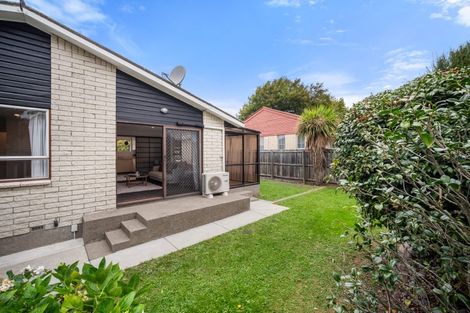 Photo of property in 2/32 Prestons Road, Redwood, Christchurch, 8051